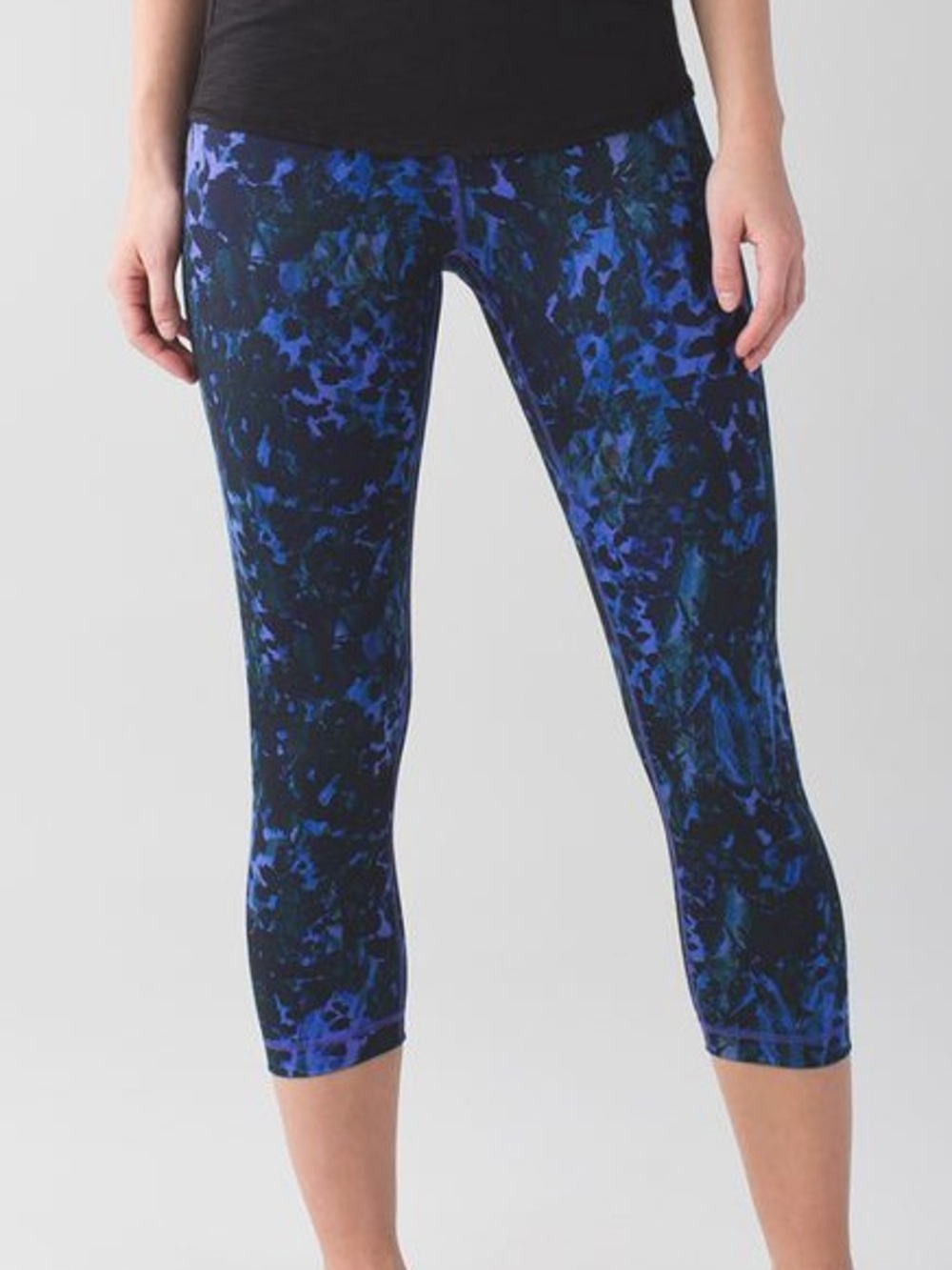 Lululemon wunder under cropped Purple Patterned Leggings size 10
